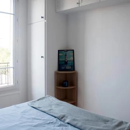 Charming With Open View In Apartament Clichy