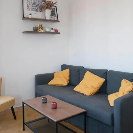 Charming With Open View In Apartament Clichy